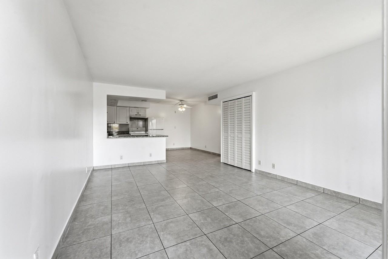 2671 Riverside Dr #1 - Photo 3 of 25
