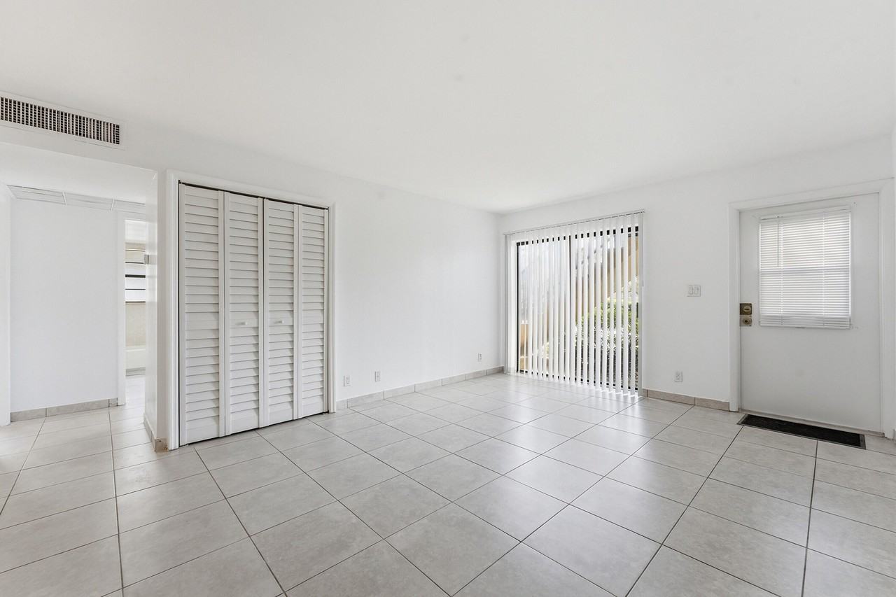 2671 Riverside Dr #1 - Photo 5 of 25