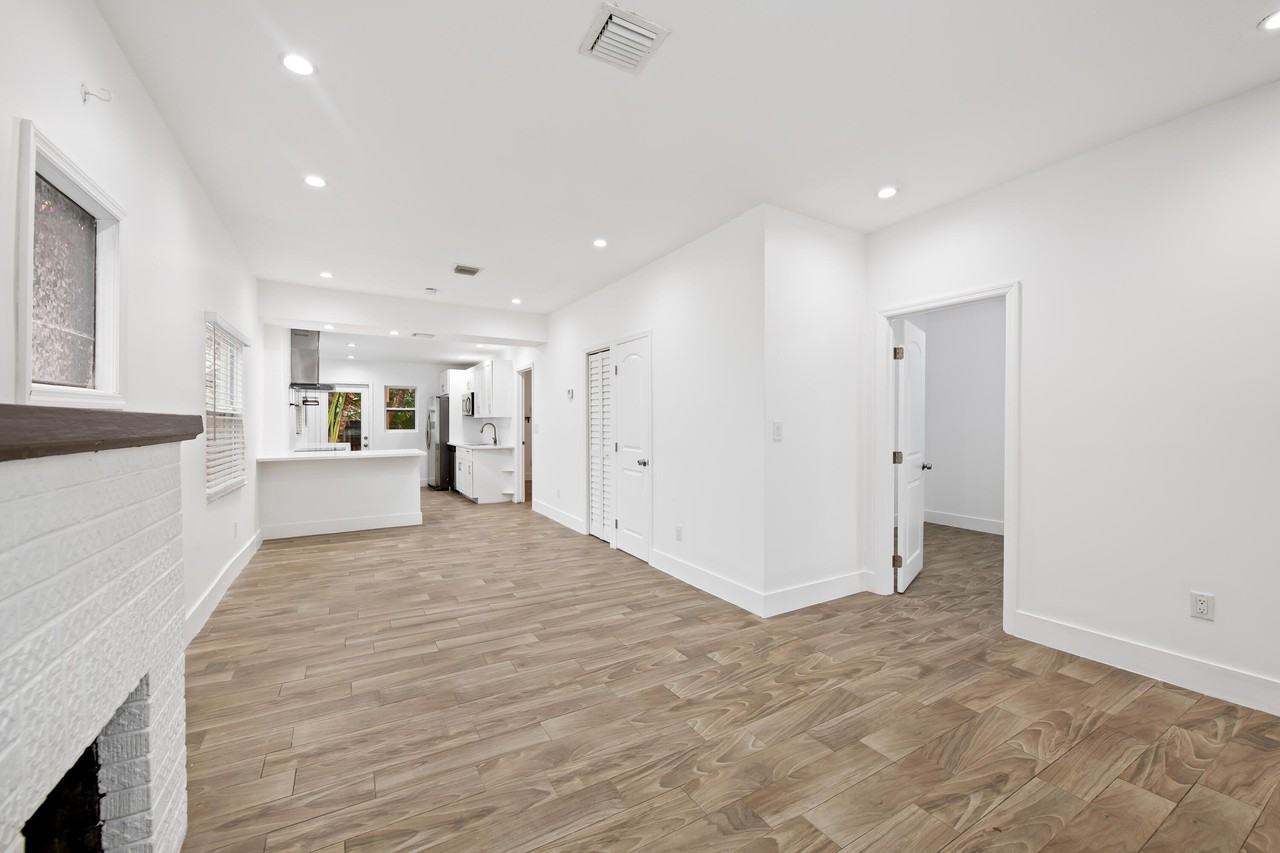 35 Se 12th St - Photo 5 of 22