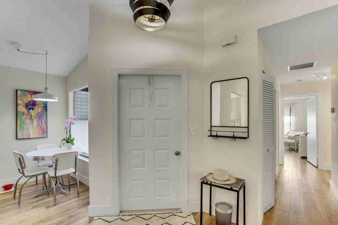 2492 Bedford Mews Dr - Photo 2 of 27