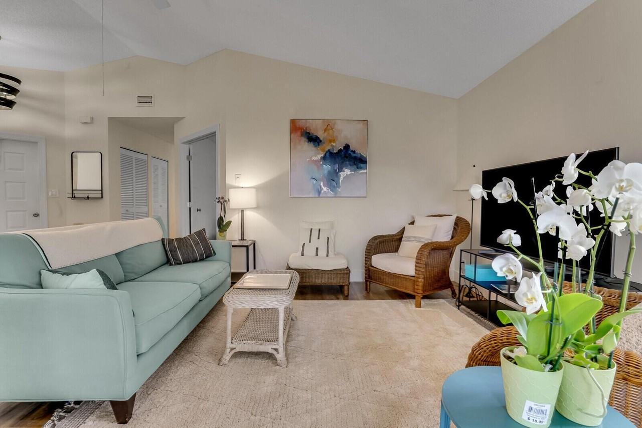 2492 Bedford Mews Dr - Photo 3 of 27