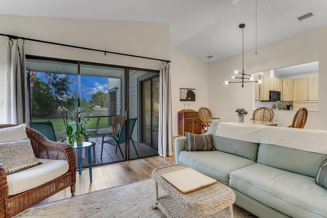 2492 Bedford Mews Dr - Photo 4 of 27