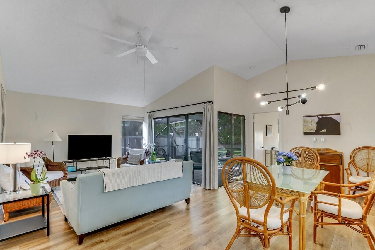 2492 Bedford Mews Dr - Photo 5 of 27