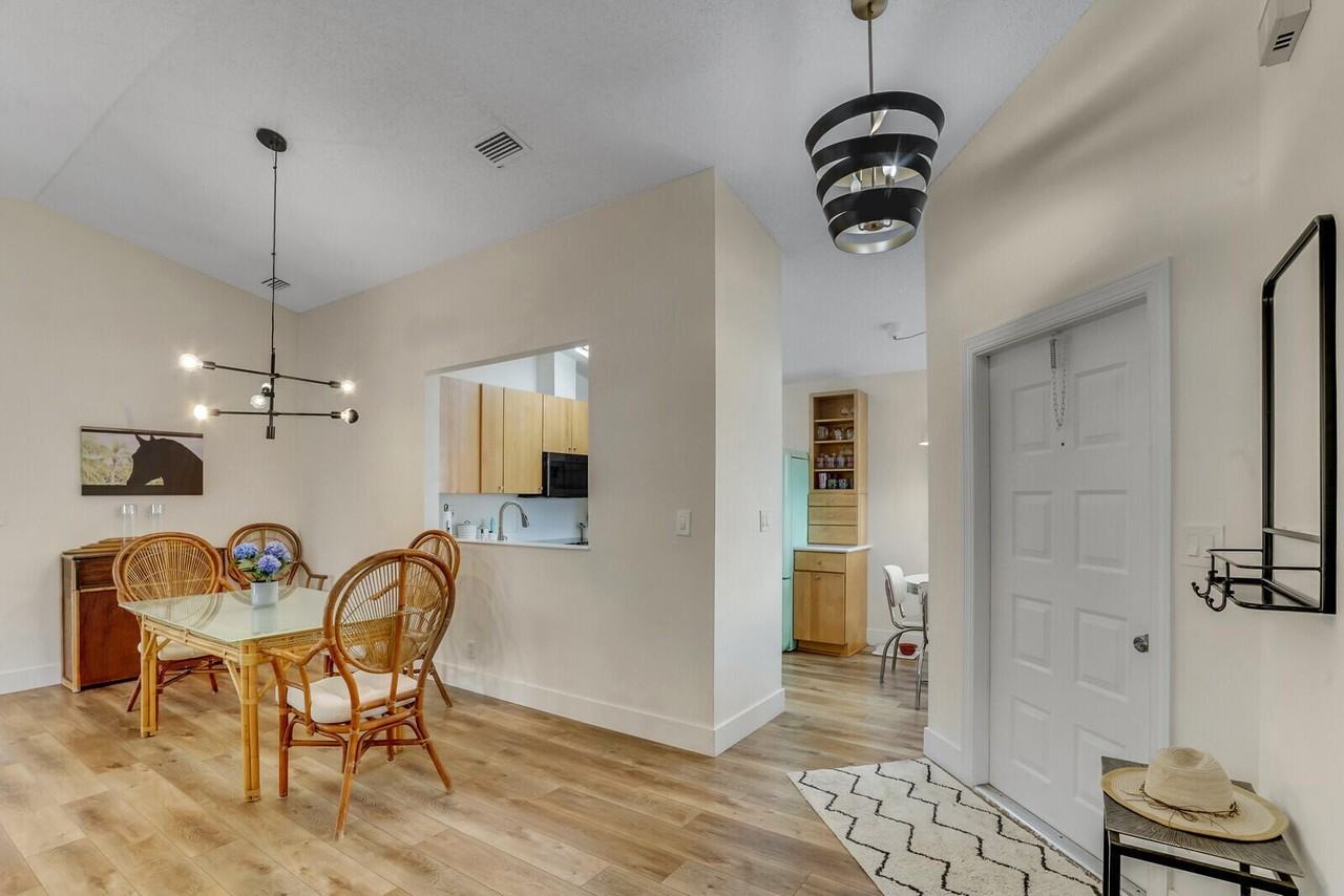 2492 Bedford Mews Dr - Photo 6 of 27