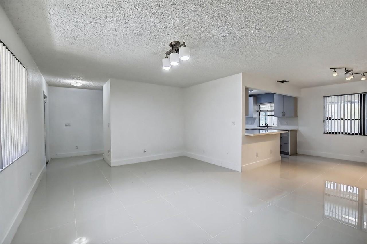 8201 Sw 57th St - Photo 5 of 47