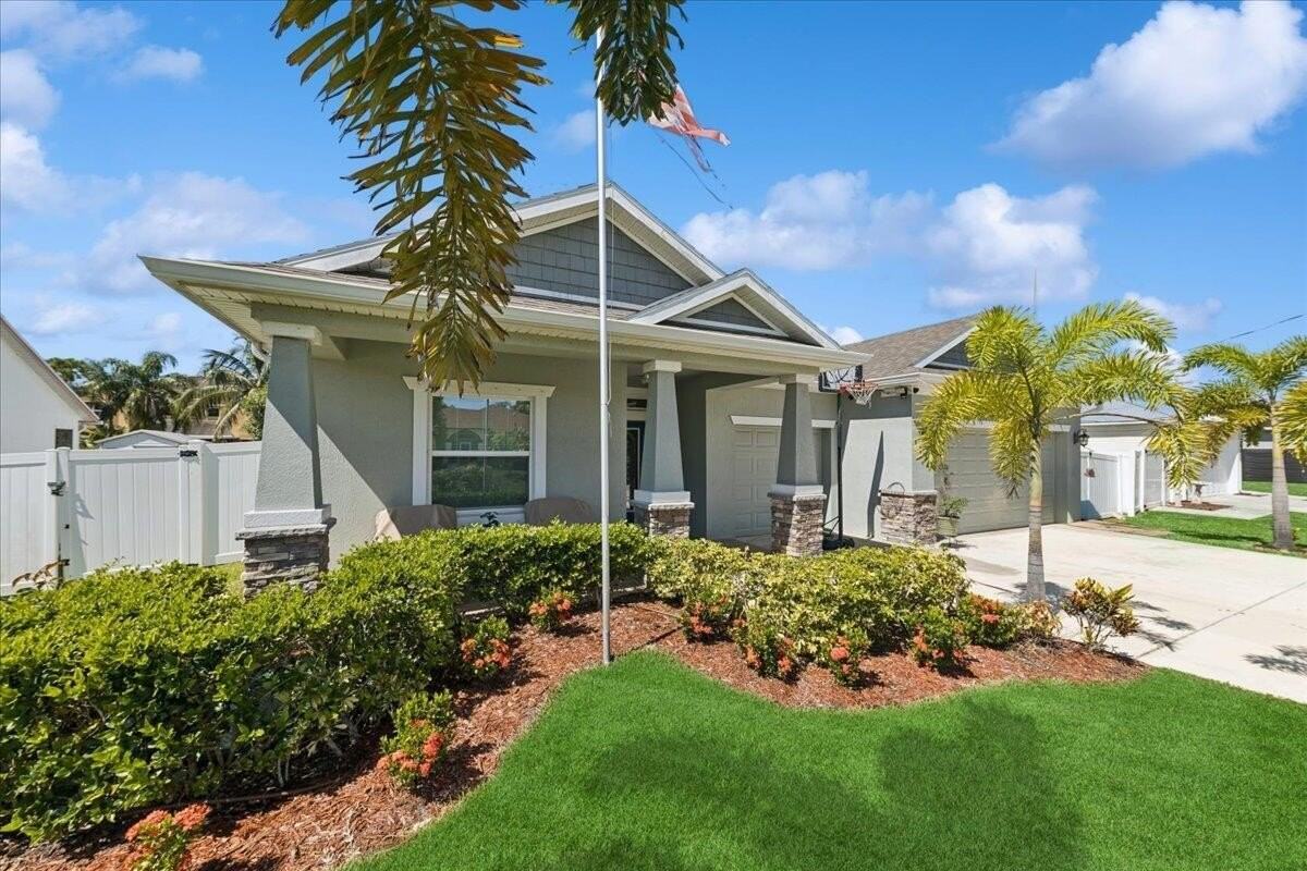 343 Se Fisk Rd - Photo 2 of 50