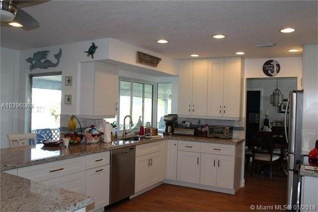 461 Ne 42nd St - Photo 5 of 14