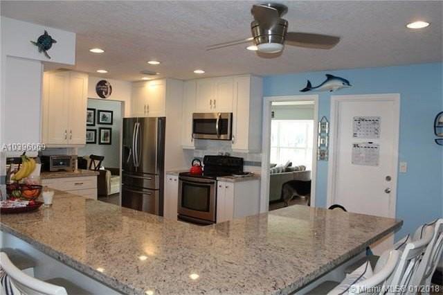 461 Ne 42nd St - Photo 6 of 14