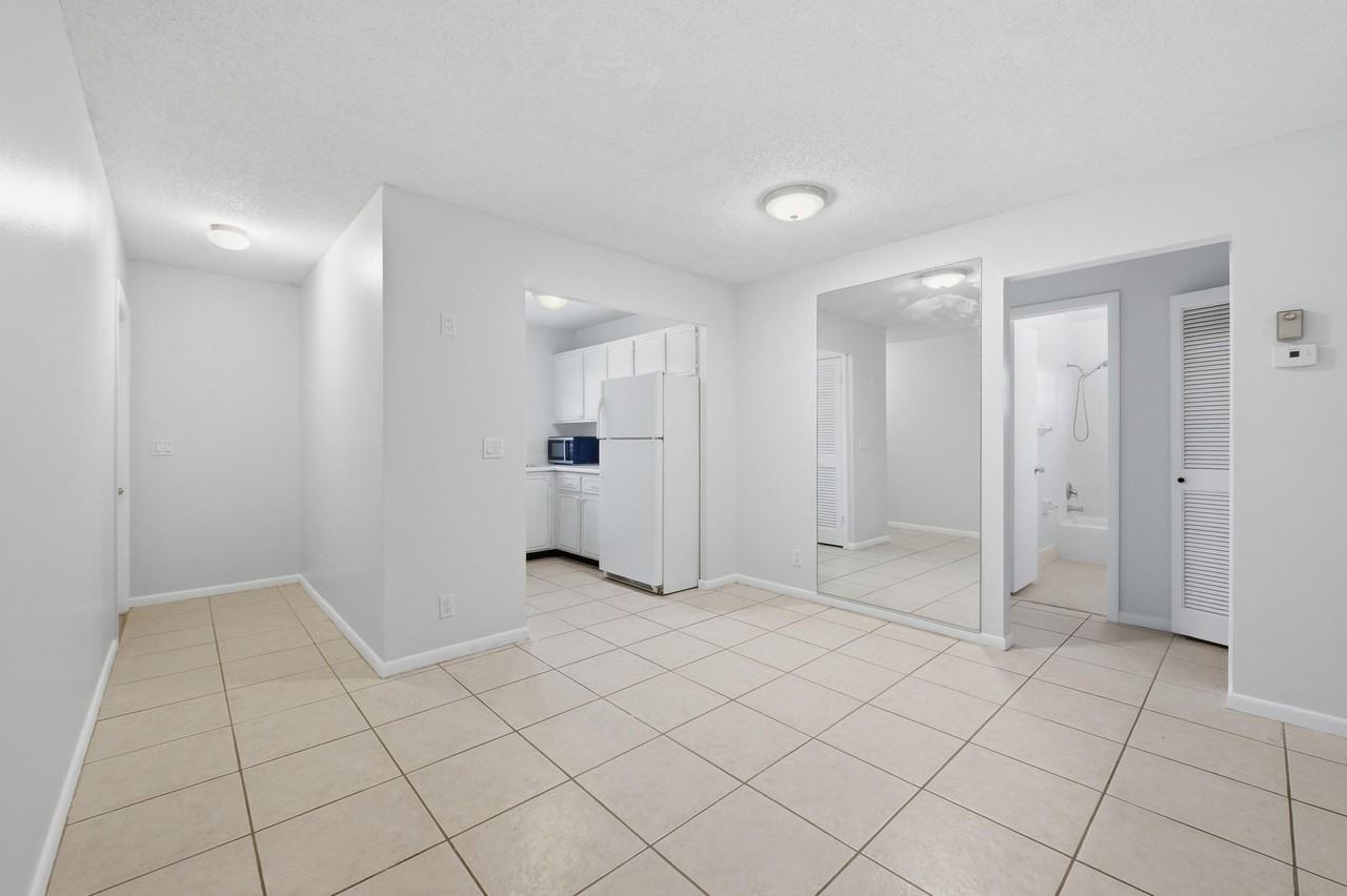 410 W Palm St Apt B28 - Photo 6 of 24