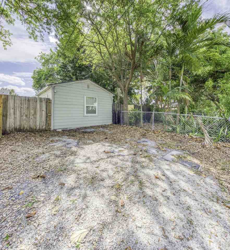 519 S M St Unit 2 - Photo 5 of 12