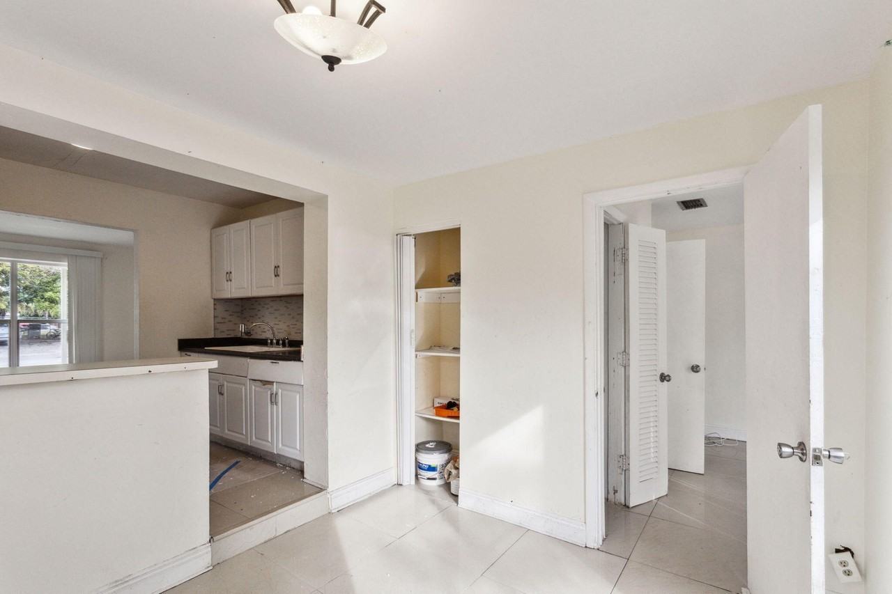 520 Ne 45th St - Photo 7 of 29