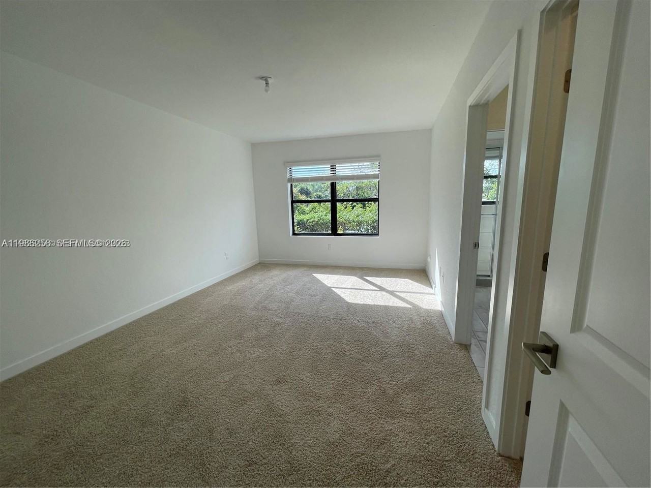 188 Se 5th Ct - Photo 4 of 8