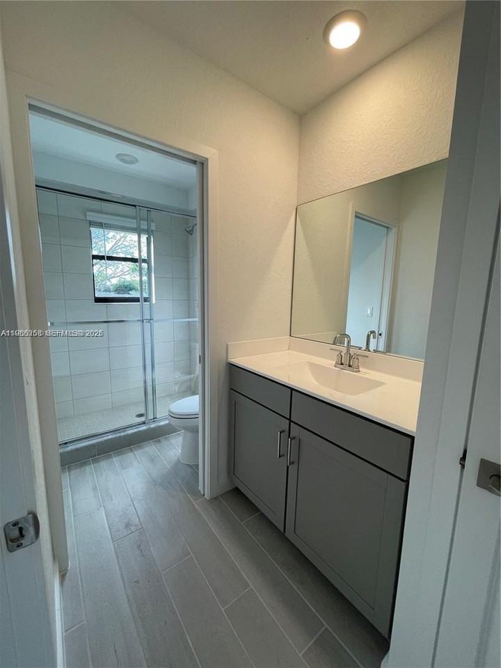 188 Se 5th Ct - Photo 5 of 8