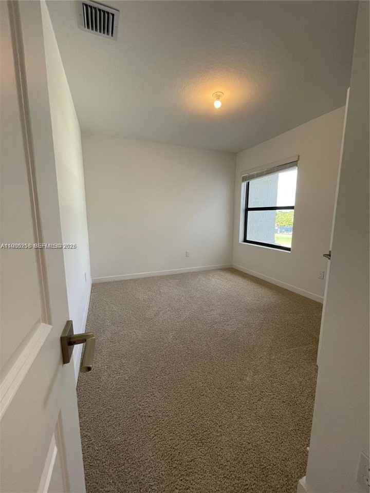 188 Se 5th Ct - Photo 7 of 8