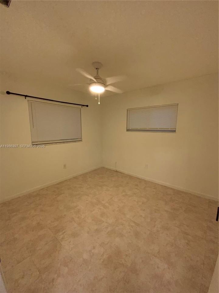 11128 Median St - Photo 3 of 8