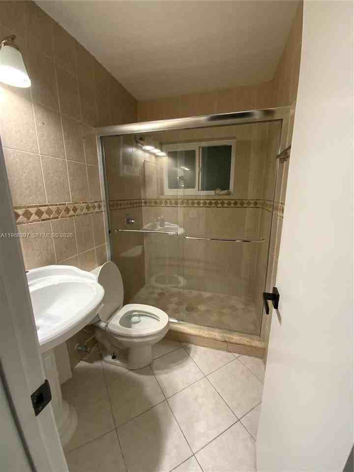 11128 Median St - Photo 4 of 8