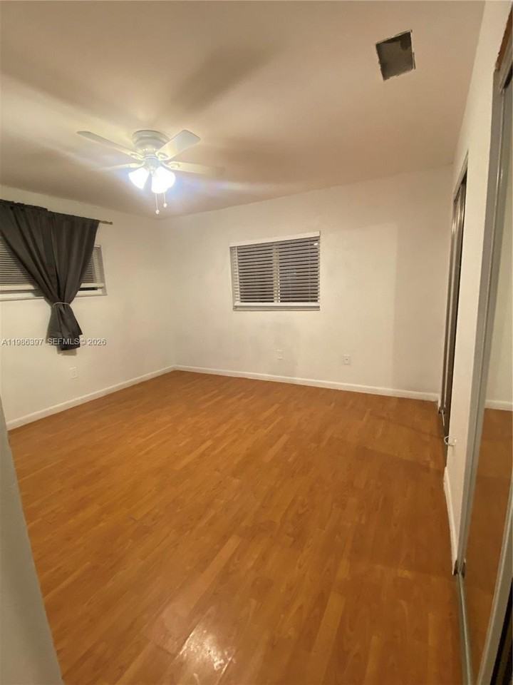 11128 Median St - Photo 6 of 8