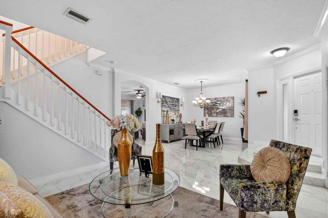 5029 Starblaze Dr - Photo 3 of 8