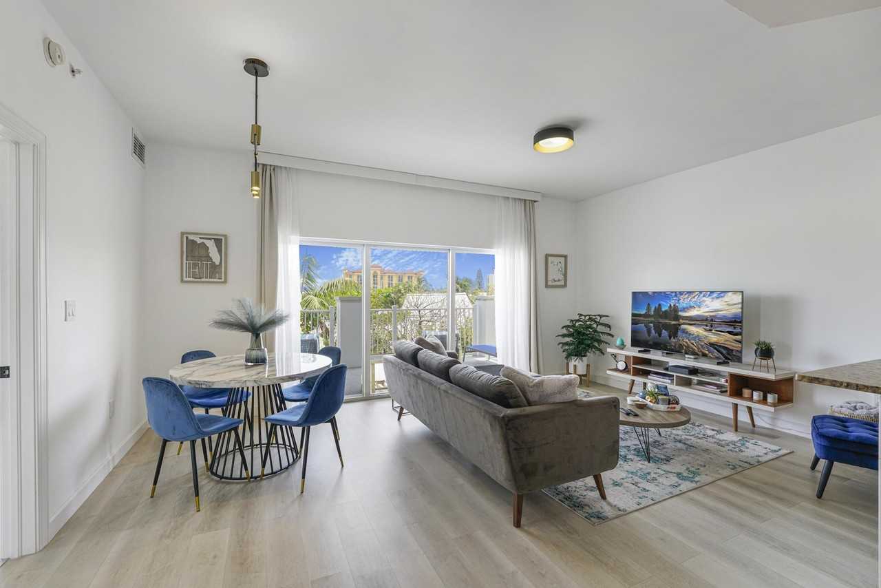 1931 Ne 2nd St Apt 301 - Photo 2 of 22