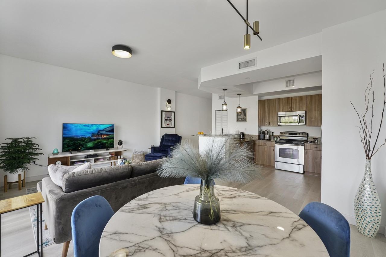 1931 Ne 2nd St Apt 301 - Photo 3 of 22