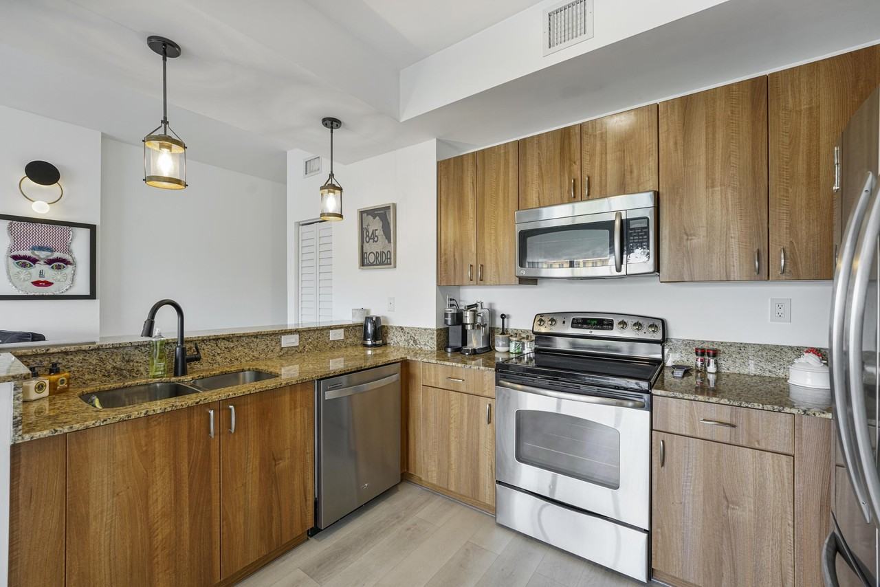 1931 Ne 2nd St Apt 301 - Photo 5 of 22