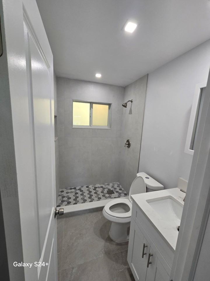 4951 Sw 28th Ter #2 - Photo 4 of 16