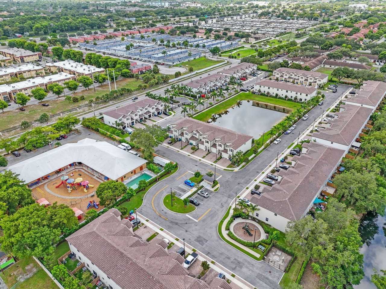 5515 Nw 27th St - Photo 3 of 48