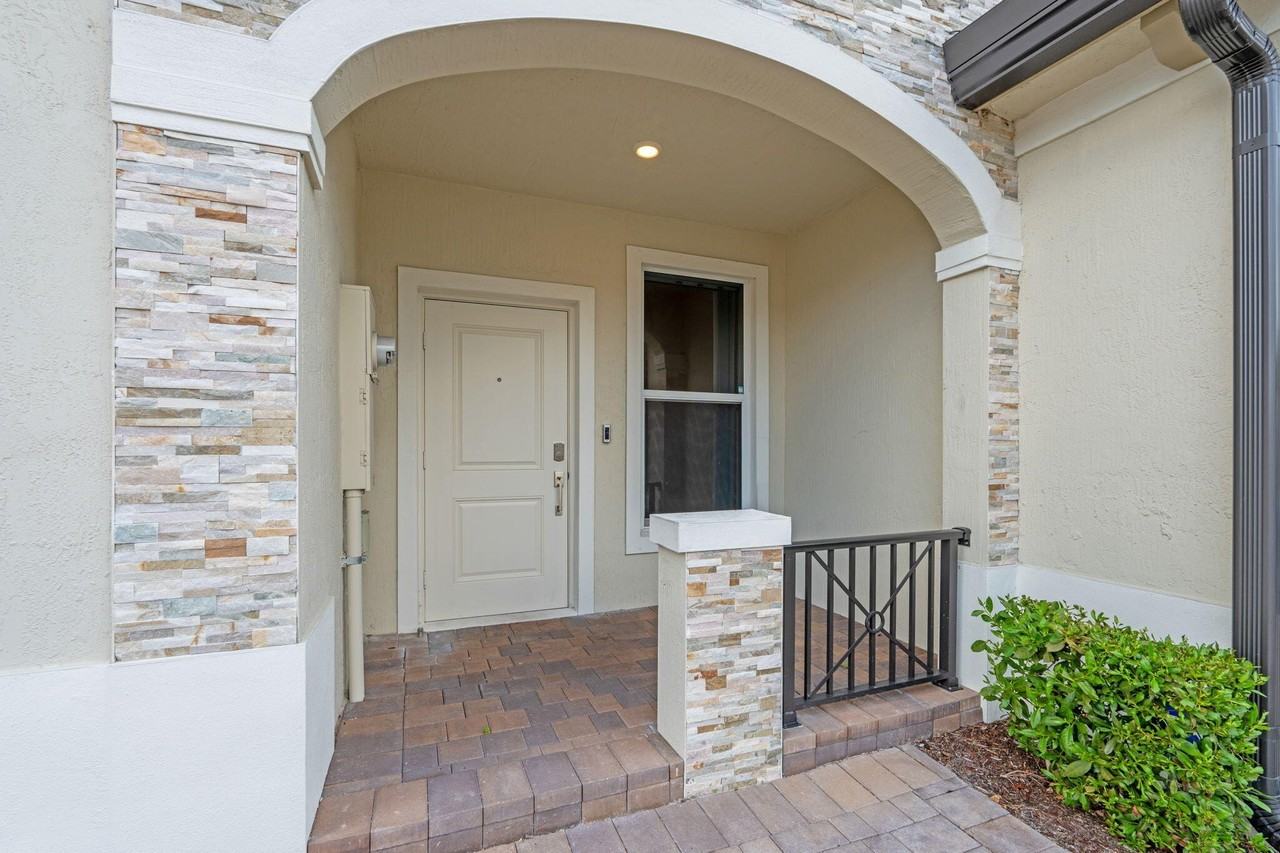 5515 Nw 27th St - Photo 5 of 48