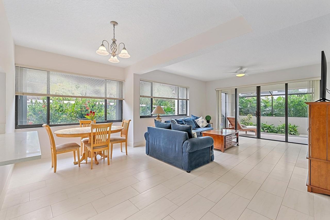 811 Oak Harbour Dr - Photo 7 of 48