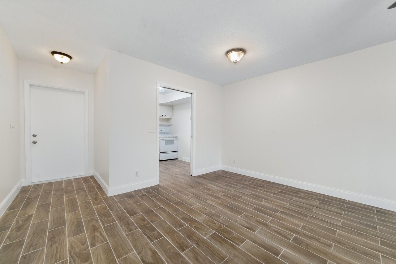 2567 Dudley Dr W #F - Photo 5 of 42