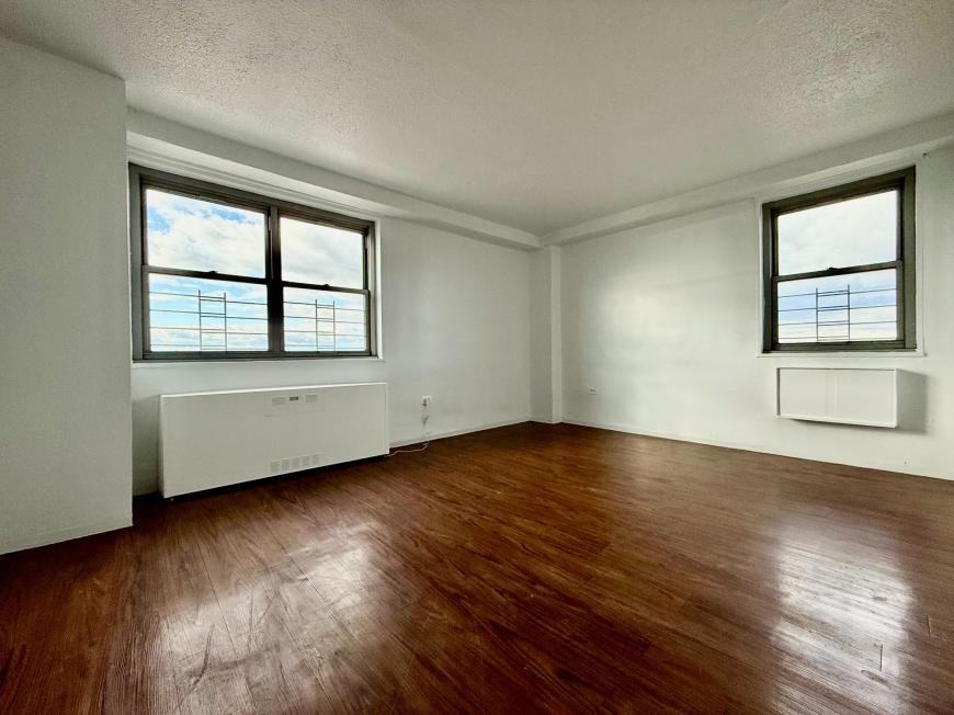 875 Boynton Ave - Photo 4 of 10
