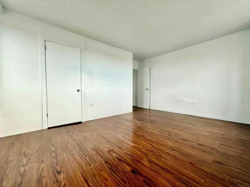 875 Boynton Ave - Photo 5 of 10