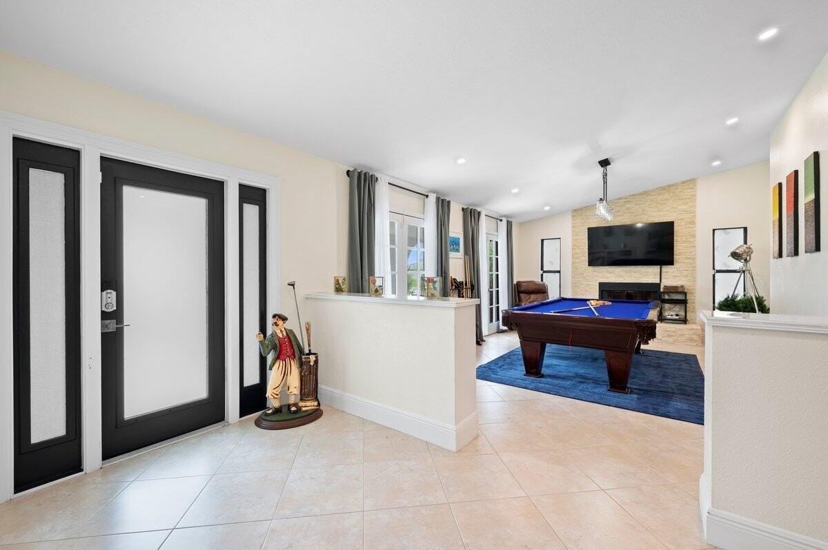 1992 Sw Brisbane St - Photo 3 of 43