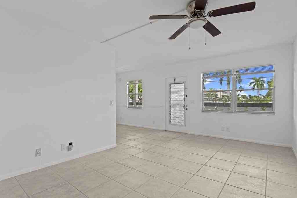 2044 Hythe C - Photo 5 of 34