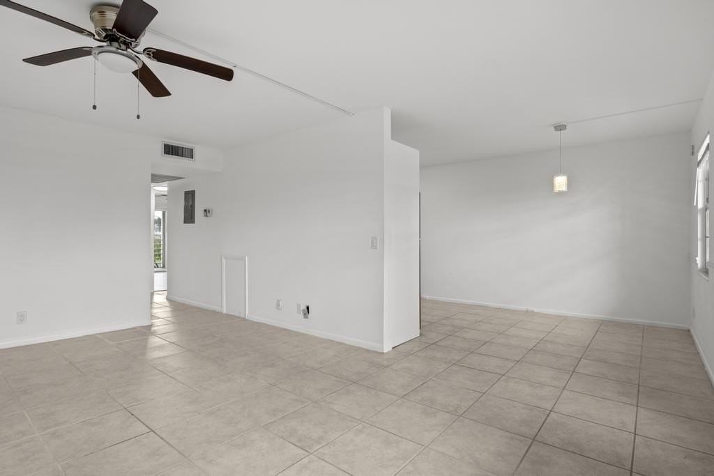 2044 Hythe C - Photo 6 of 34