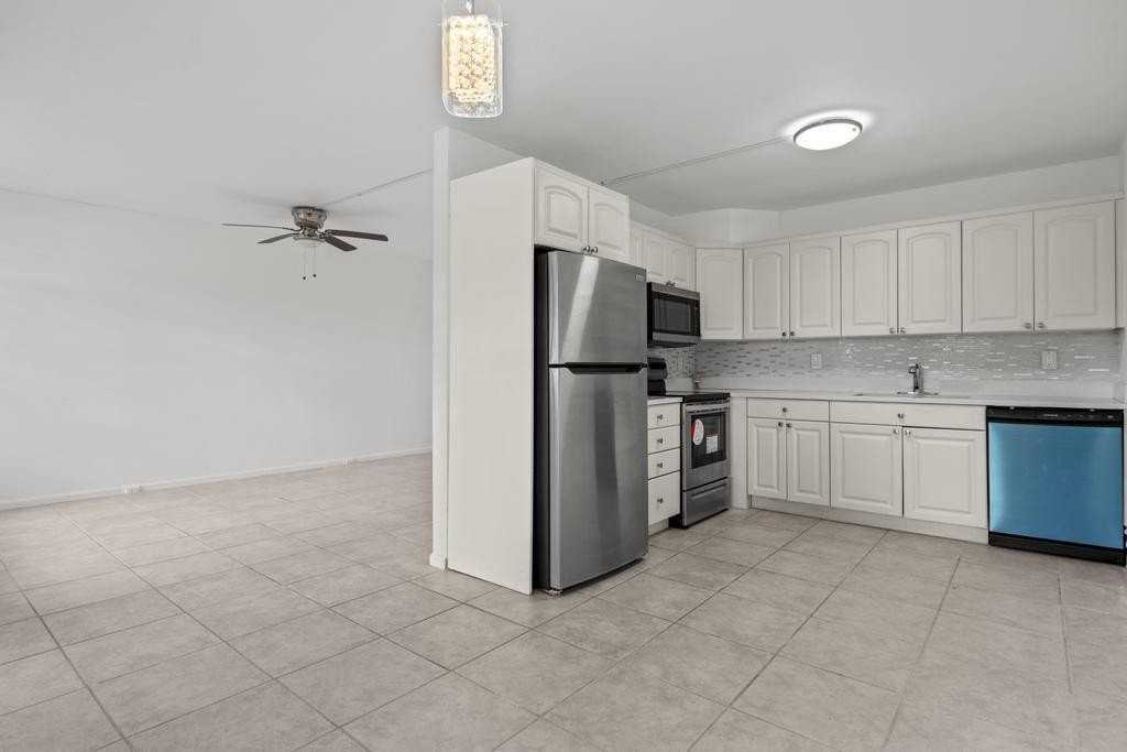 2044 Hythe C - Photo 7 of 34