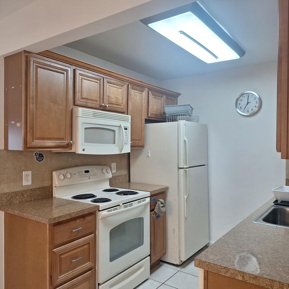 1010 Wolverton A - Photo 3 of 30