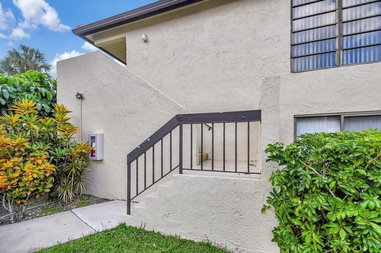 21209 Lago Cir #12G - Photo 5 of 39