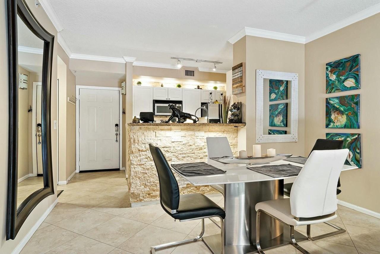 580 S Sapodilla Ave #206 - Photo 3 of 16