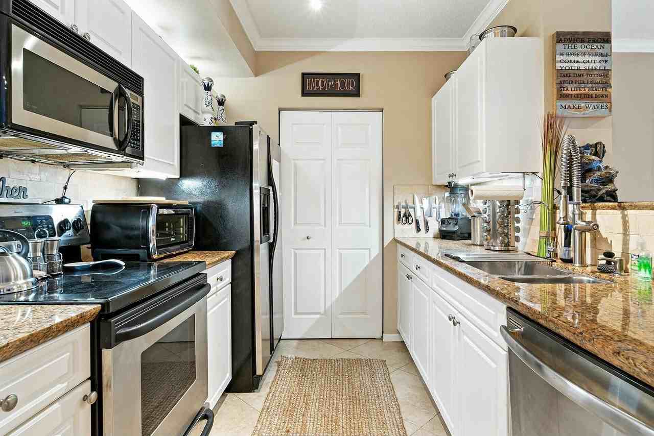 580 S Sapodilla Ave #206 - Photo 4 of 16