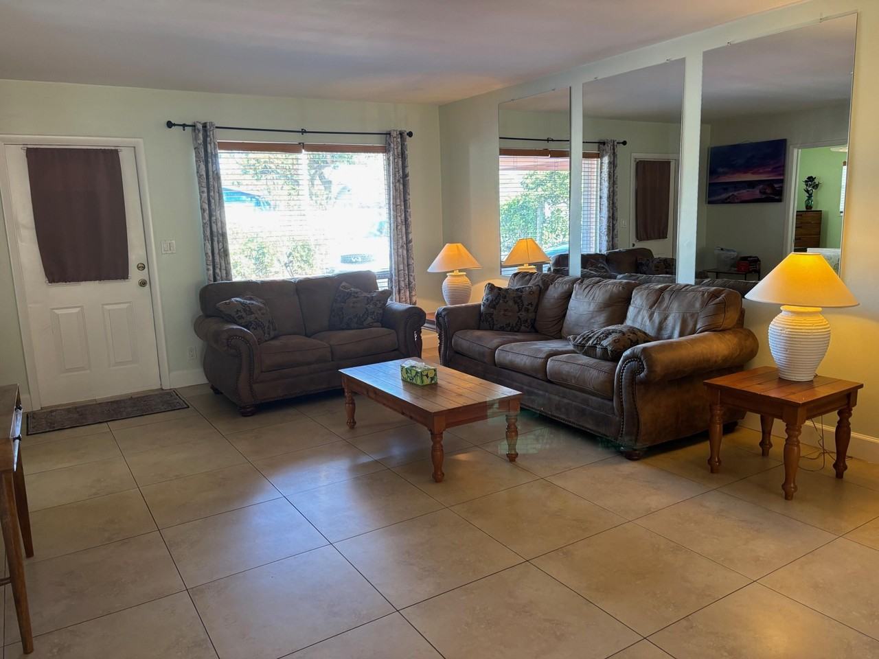 5045 Ne 15th Ave - Photo 2 of 20