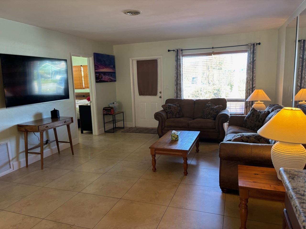 5045 Ne 15th Ave - Photo 3 of 20