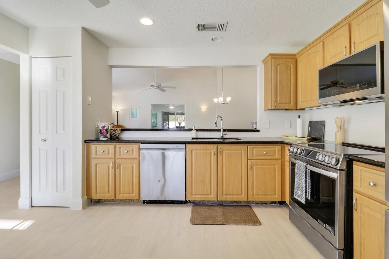 125 Arrowhead Cir - Photo 2 of 32