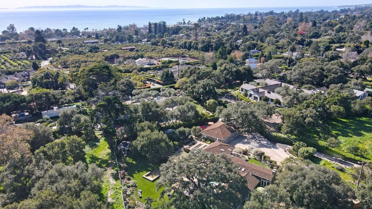 1694 San Leandro Ln - Photo 4 of 44