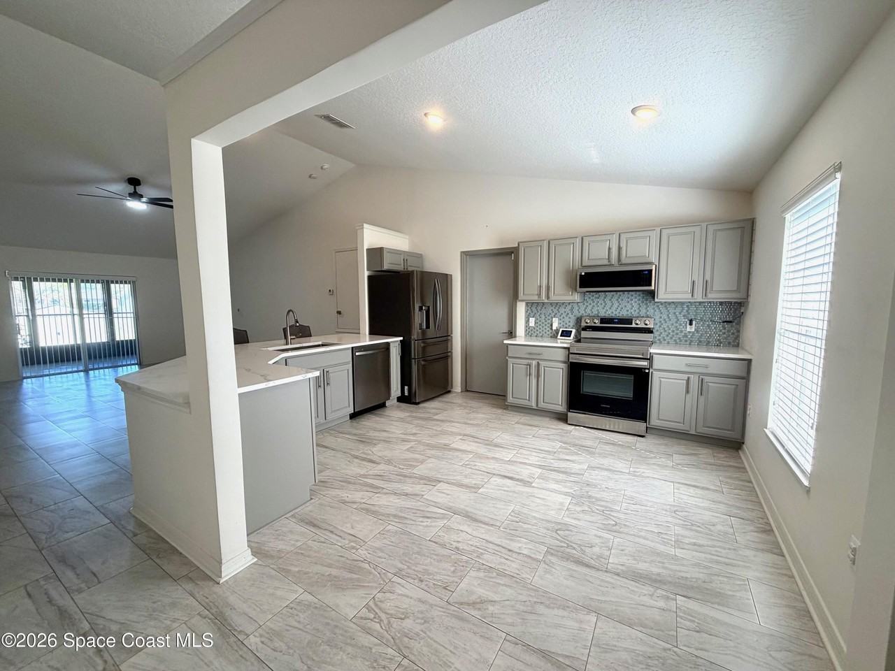 160 Eureka Ave Ne - Photo 7 of 26