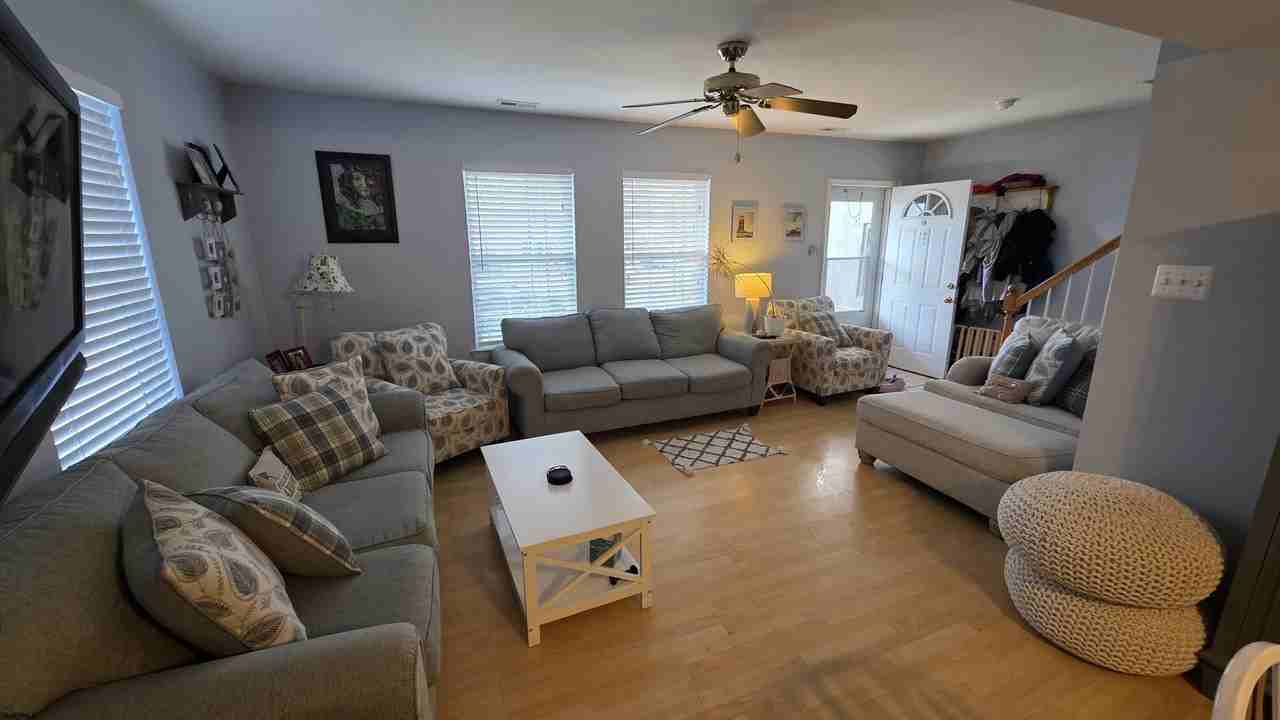 9604 Ventnor Ave - Photo 2 of 16