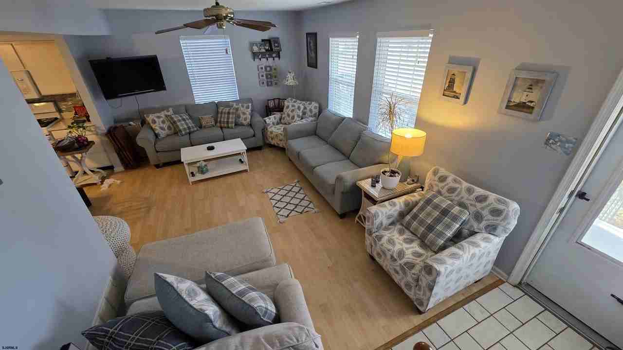 9604 Ventnor Ave - Photo 3 of 16