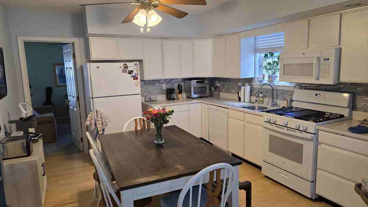 9604 Ventnor Ave - Photo 6 of 16