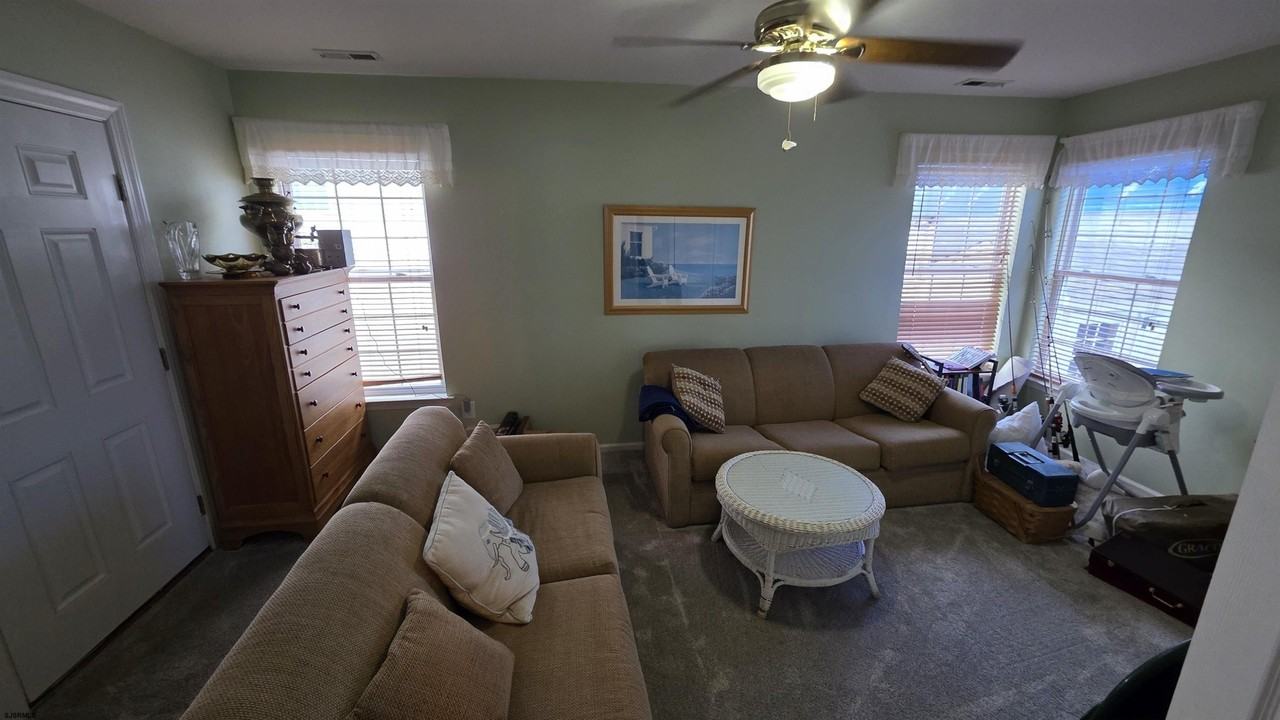 9604 Ventnor Ave - Photo 7 of 16