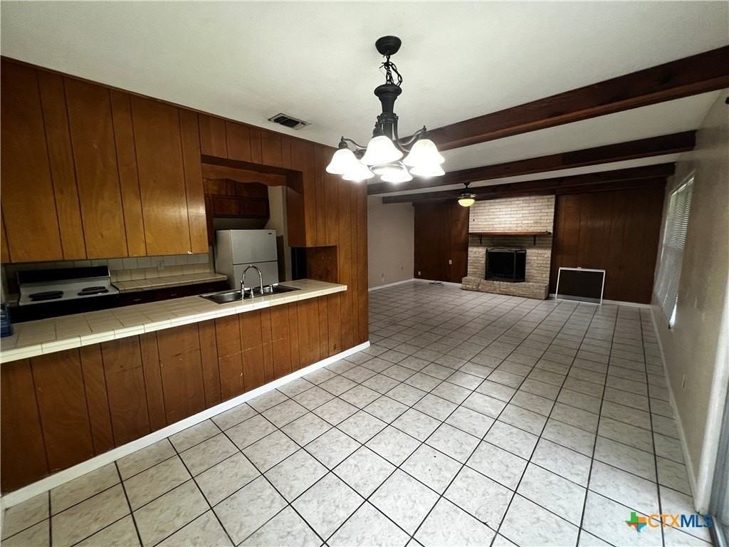 1004 Hillyer St - Photo 3 of 13